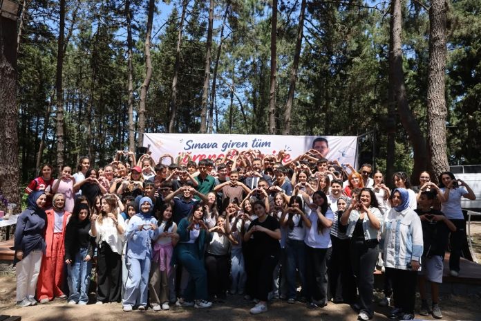 Bugün, Çekmeköy Ders Destek Akademimizde bir yıl boyunca büyük emek veren öğretmenlerimizin ve a (7)