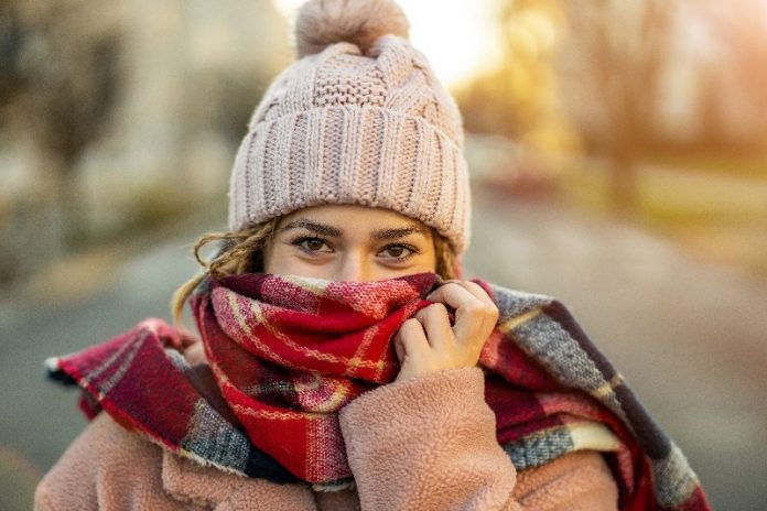 Beautiful,Young,Woman,Feeling,Cold,In,Winter